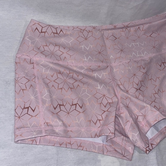 FMFM WOMENS CHAMPAGNE WINTER SHORTS NWT - Picture 6 of 9